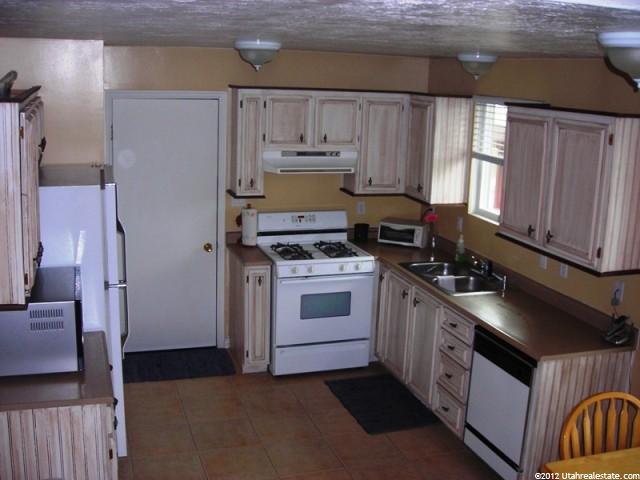 761 Carr Fork Dr, Tooele, UT 84074 — photo 2