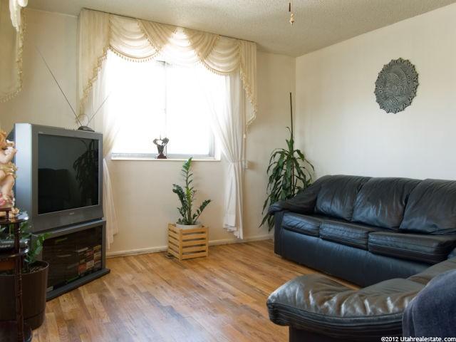 118 N Terrace Dr, Clearfield, UT 84015 — photo 3