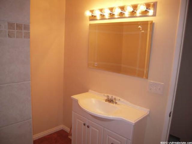 686 E 900 N, Layton, UT 84041 — photo 8