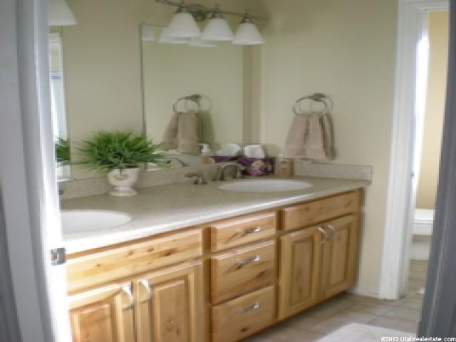 593 E 650 N, Centerville, UT 84014 — photo 8
