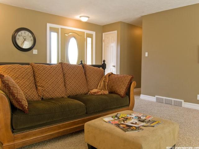 593 E 650 N, Centerville, UT 84014 — photo 2