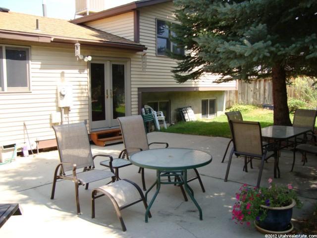 2074 Newcastle Dr, Sandy, UT 84093 — photo 10