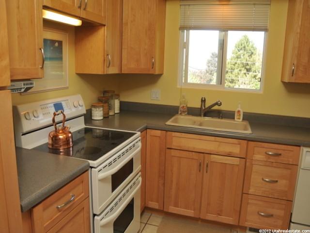 8462 Colene Dr, Sandy, UT 84094 — photo 2
