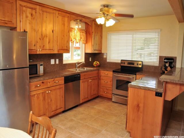 9861 Amber Ln, Sandy, UT 84094 — photo 4
