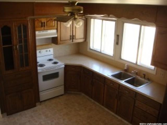 320 E 4475 S, Washington Terrace, UT 84405 — photo 2