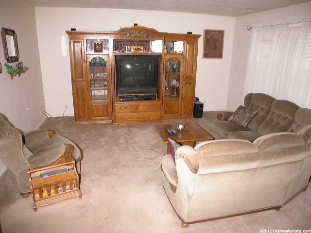 5596 S 4225 W, Roy, UT 84067 — photo 6