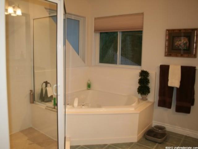 2044 Ridgehill Dr, Bountiful, UT 84010 — photo 11