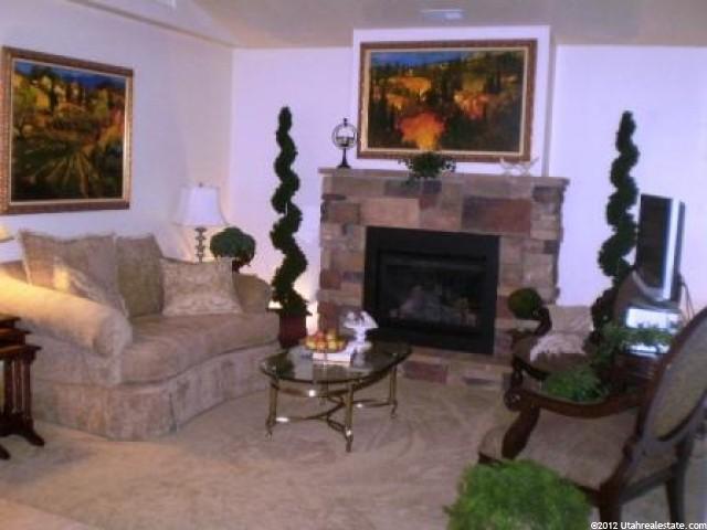 89 Hillsborough Dr, Pleasant View, UT 84414 — photo 2
