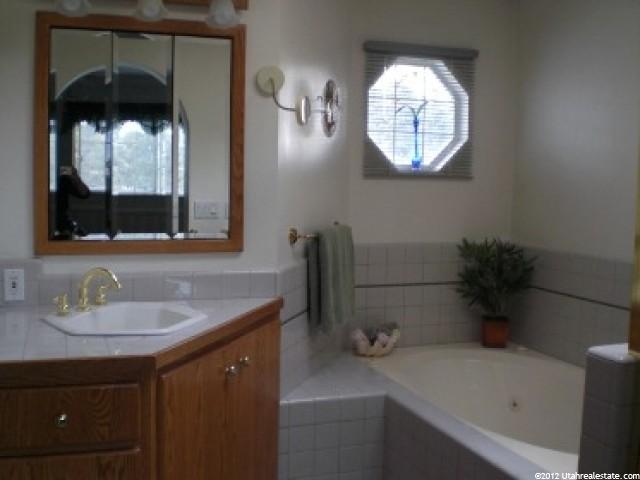 716 W 3500 S, Bountiful, UT 84010 — photo 9