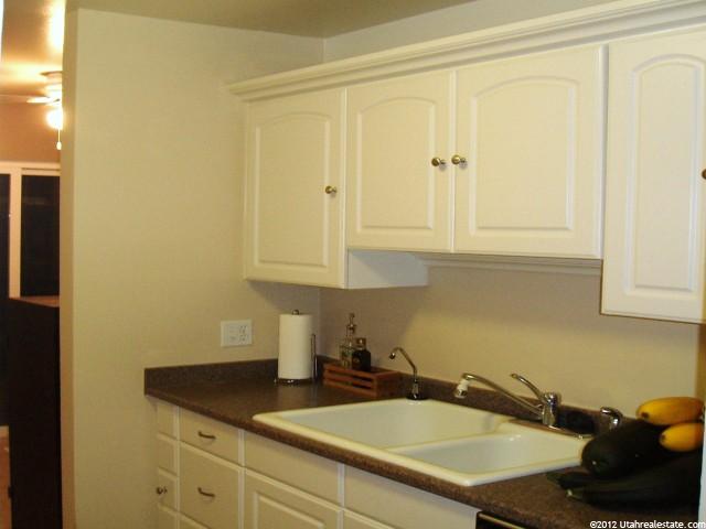 6098 S 2075 E, Holladay, UT 84121 — photo 3