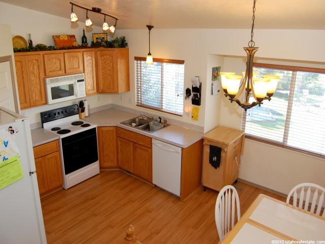 843 W 1960 N, Clinton, UT 84015 — photo 2