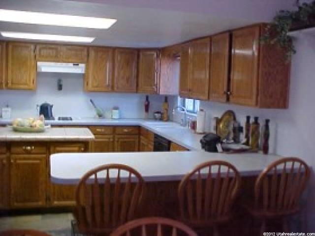 36 S Village Way E, Fruit Heights, UT 84037 — photo 9