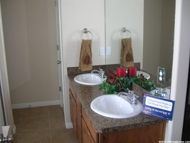 1362 W 2340 N, Clinton, UT 84015 — photo 4