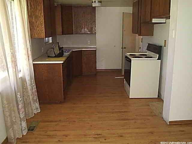 463 N Vine St, Clearfield, UT 84015 — photo 3