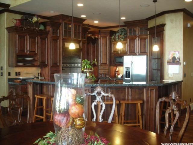 155 S Bluff St, Hyde Park, UT 84318 — photo 3