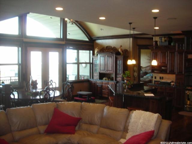 155 S Bluff St, Hyde Park, UT 84318 — photo 4