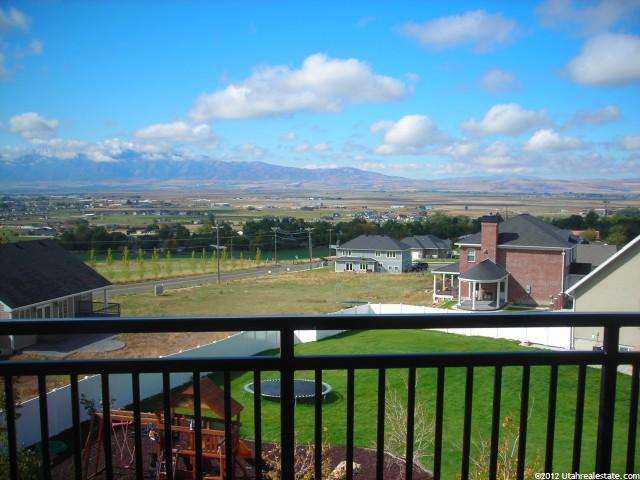 155 S Bluff St, Hyde Park, UT 84318 — photo 9
