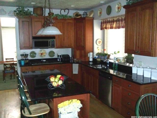 204 E Lewis Park Cir, Bountiful, UT 84010 — photo 2
