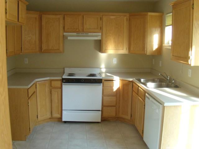 1578 S Saxonbrook Dr E, Ogden, UT 84404 — photo 3