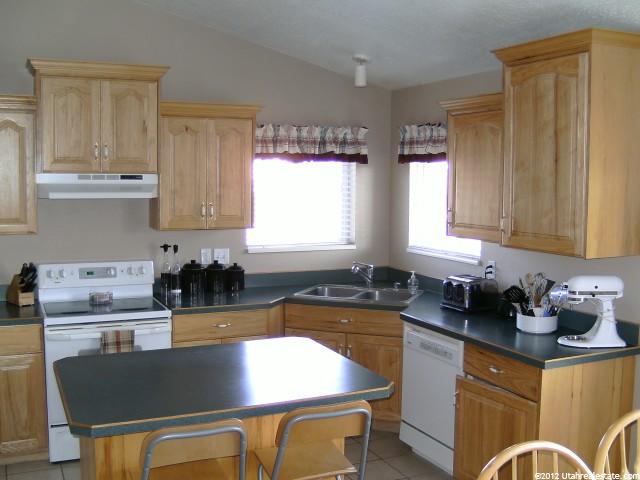 1035 W 325 N, Hyrum, UT 84319 — photo 3