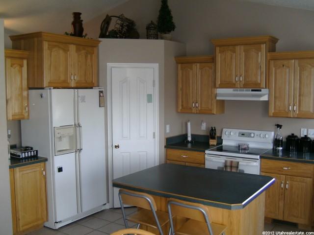 1035 W 325 N, Hyrum, UT 84319 — photo 4
