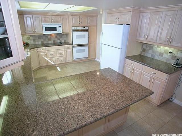 2040 Gyrfalcon Dr, Sandy, UT 84092 — photo 4