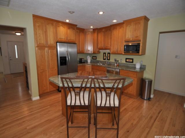 1849 E Gracey Ln, Sandy, UT 84092 — photo 2