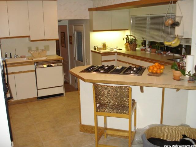 5547 S Dunbarton Dr E, Murray, UT 84117 — photo 2