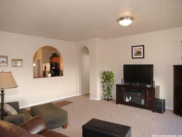 477 Lyndhurst Dr, North Salt Lake, UT 84054 — photo 2