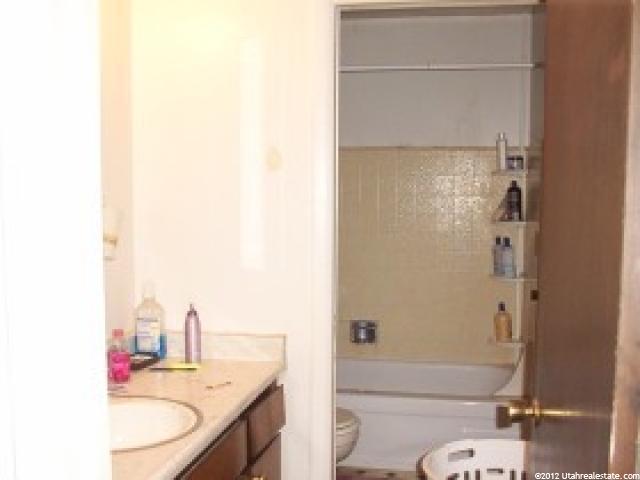 440 Laurel Dr, Sandy, UT 84070 — photo 2