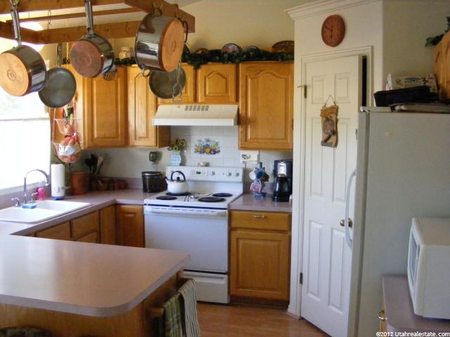 988 N 525 W, Clinton, UT 84015 — photo 2
