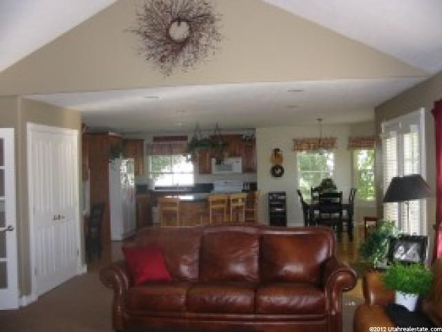 571 W Chase Ln, Centerville, UT 84014 — photo 3