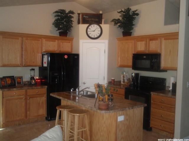 16 E 1100 S, Vernal, UT 84078 — photo 4