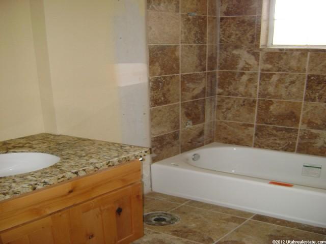 9434 S Poppy Ln E, Sandy, UT 84094 — photo 4