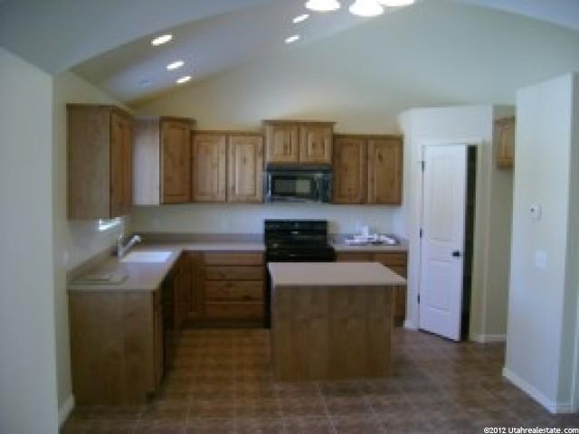 924 S 2050 W, Vernal, UT 84078 — photo 2