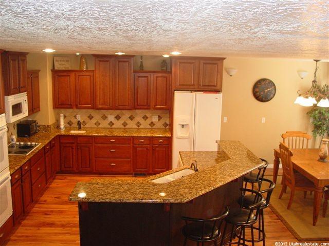809 N Park Shadows Cir, Bountiful, UT 84010 — photo 2