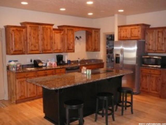 566 W 2400 S, Syracuse, UT 84075 — photo 2
