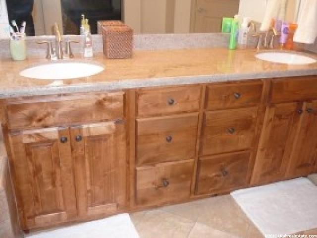 566 W 2400 S, Syracuse, UT 84075 — photo 5
