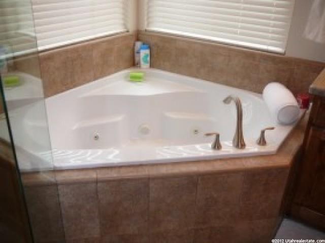 566 W 2400 S, Syracuse, UT 84075 — photo 6