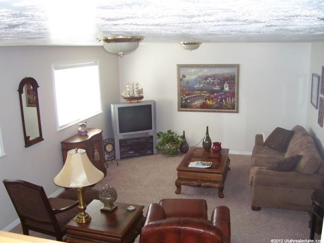 4156 Parker Dr E, Riverdale, UT 84405 — photo 2