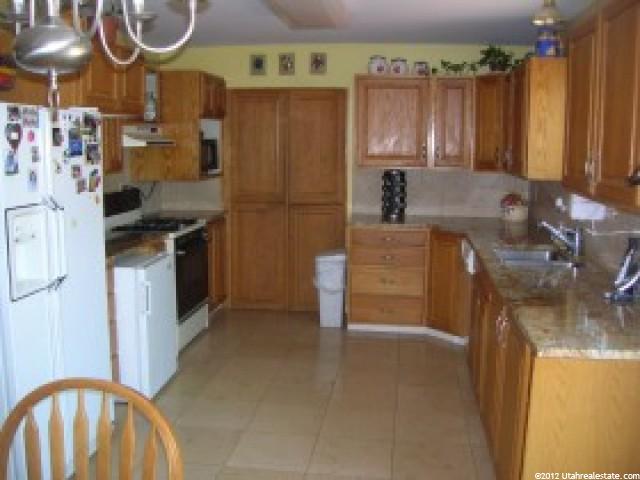 8284 S Wayside Dr, Sandy, UT 84094 — photo 2