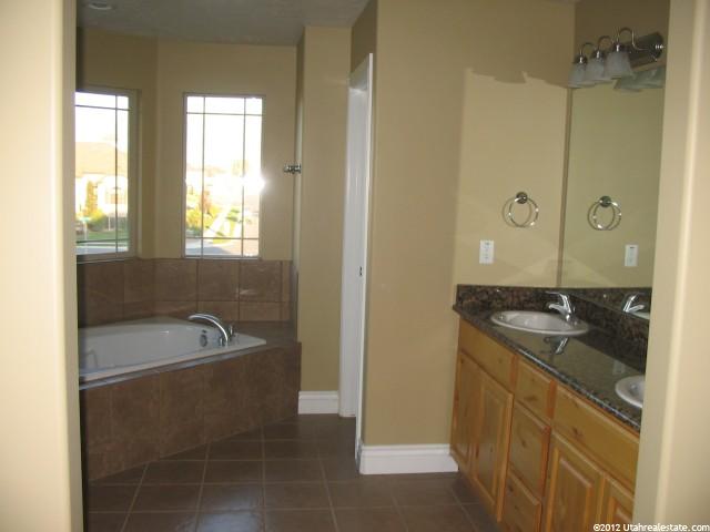 933 W 2400 S, Syracuse, UT 84075 — photo 6