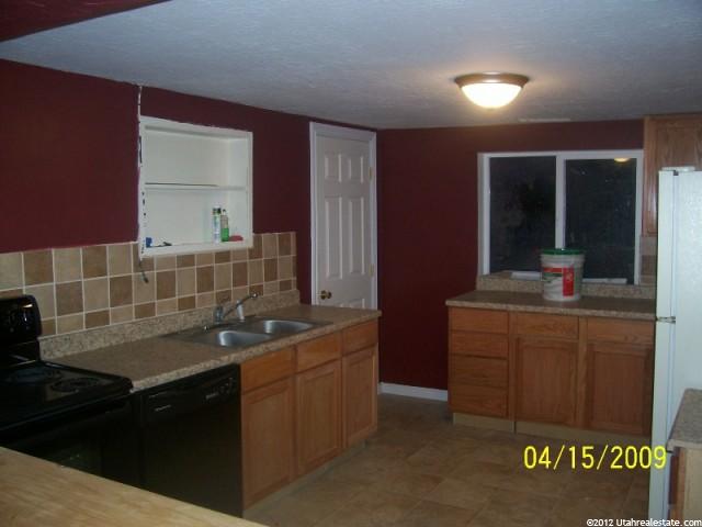 1242 S Vernal Ave, Vernal, UT 84078 — photo 2