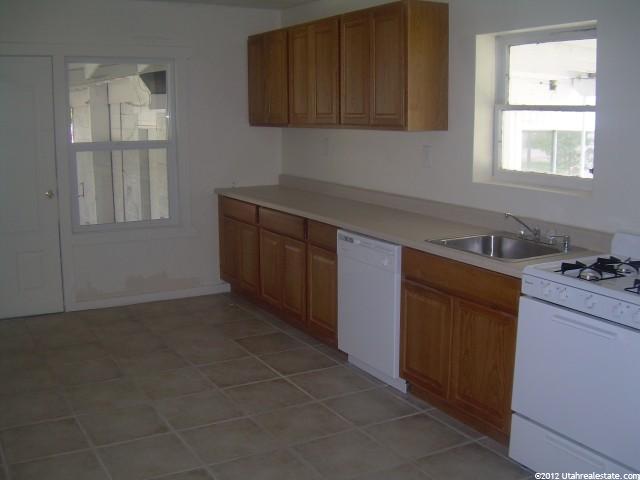 558 E Cook St S, Ogden, UT 84404 — photo 2
