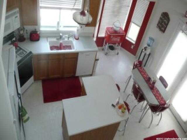 6091 Marvelle Ct, Kearns, UT 84118 — photo 2