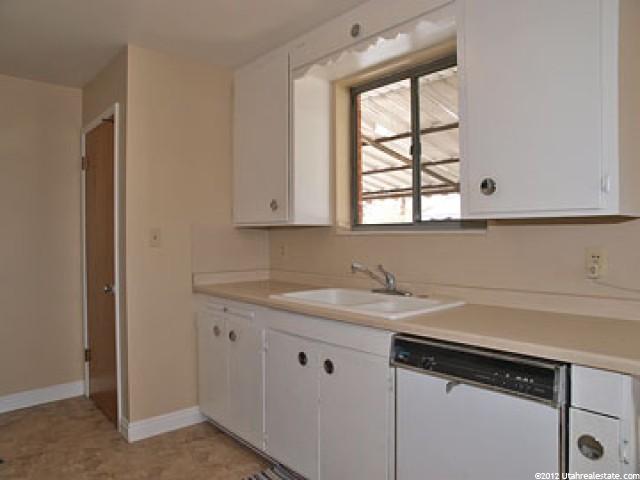 5597 S Hillside Dr, Murray, UT 84107 — photo 3