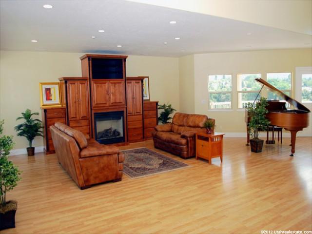 2206 Canyon View Dr, Layton, UT 84040 — photo 2