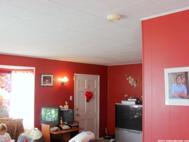 163 Ross Dr, Clearfield, UT 84015 — photo 2