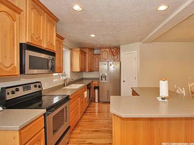 733 E Enchanted Dr, Midvale, UT 84047 — photo 2