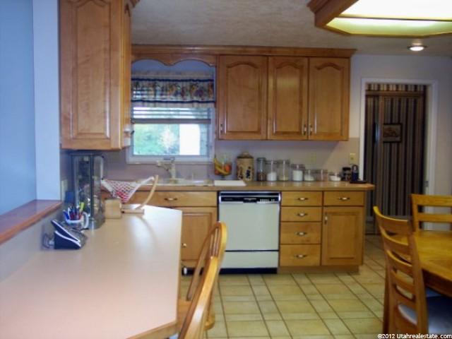 31 S Whitesides St, Layton, UT 84041 — photo 3
